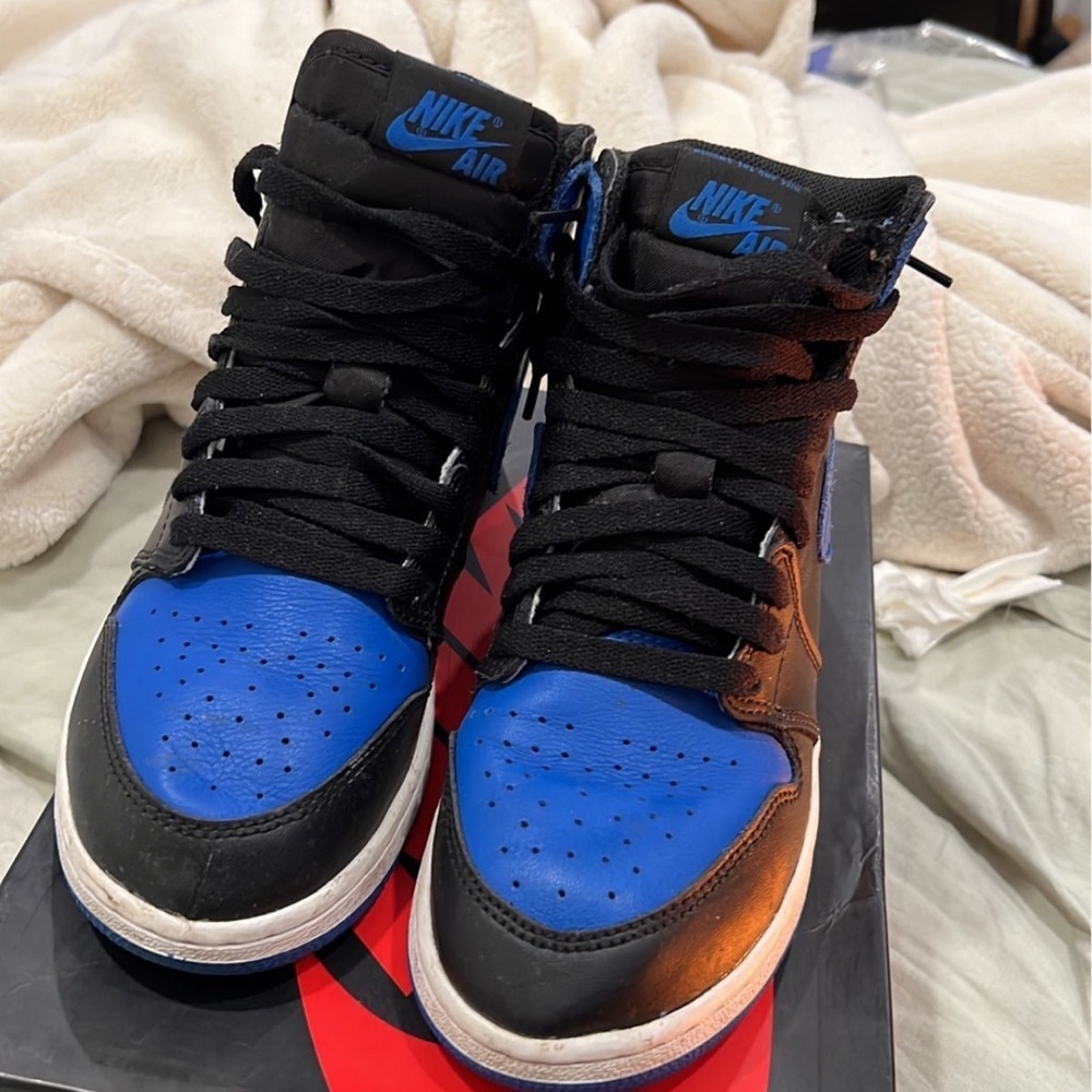 Royal blue air jordan 1